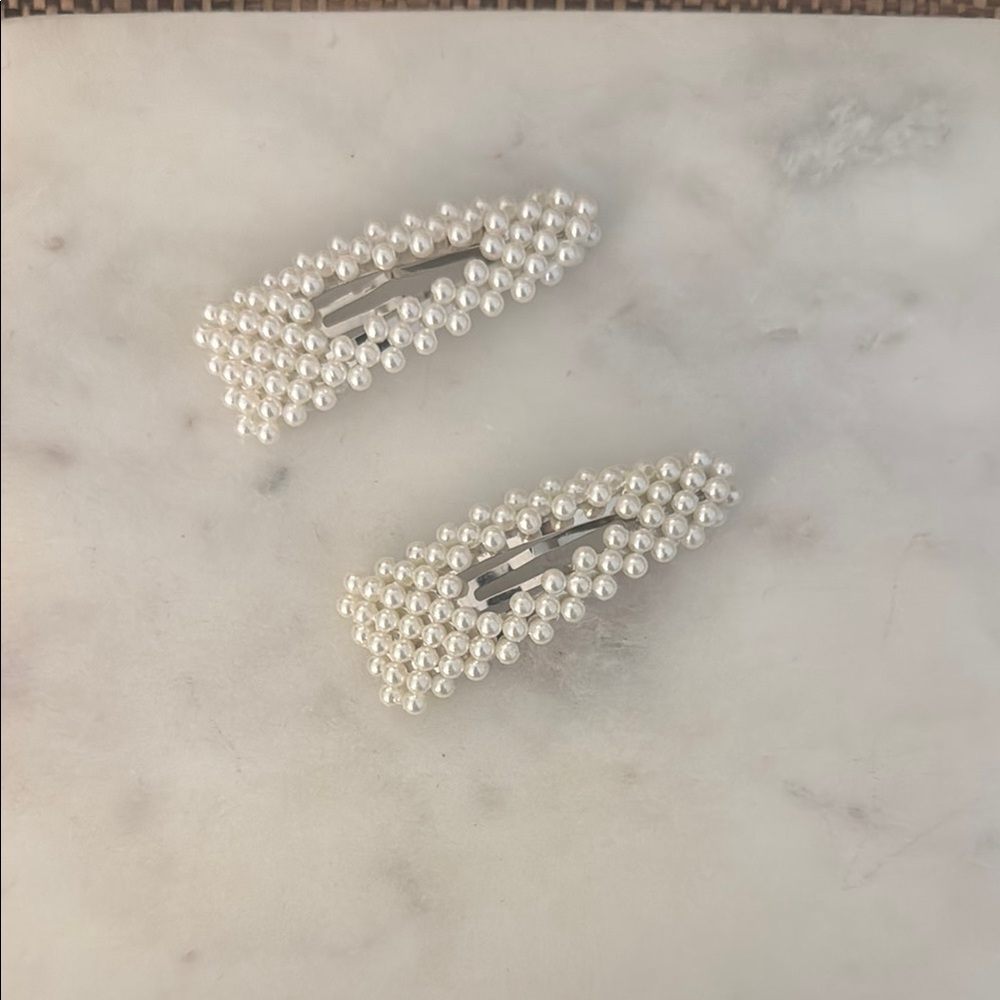 Brandy Melville pearl clips